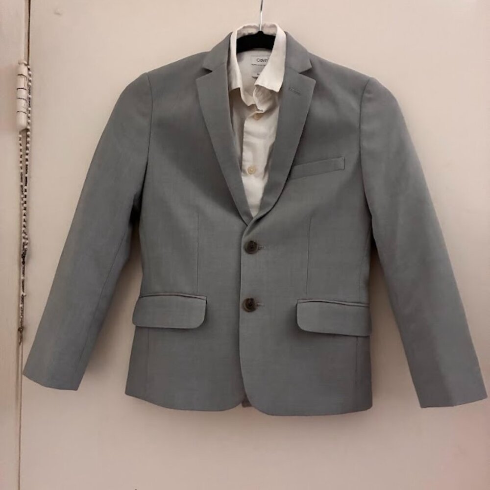 Calvin Klein Boys Suit Set – Size 8 (Slim Blazer, Regular Pants) – Light Gray